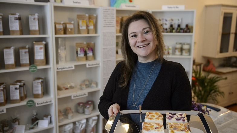 Kuchen und dann auch noch gesund: Corina Buder backt in ihrem Ladencafé am Fischmarkt täglich Kuchen, Brot und Brötchen.