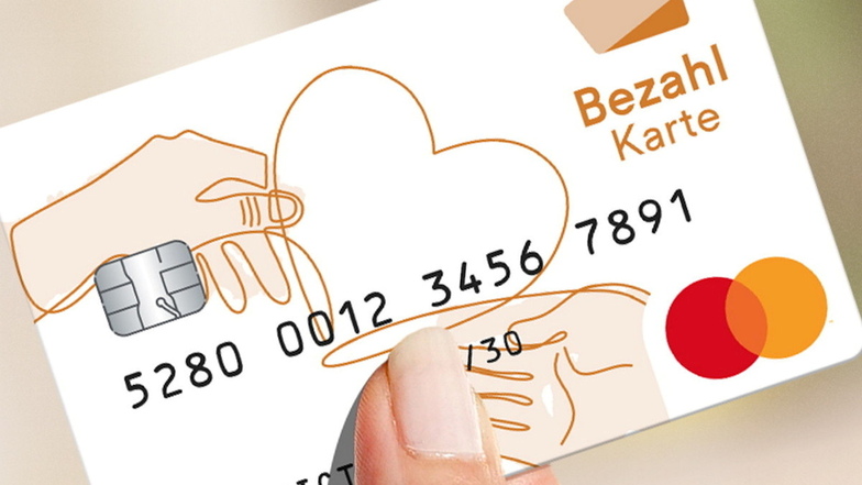 Ausgabe von Bezahlkarten läuft: Sachsen kürzt ersten Asylbewerbern das Bargeld