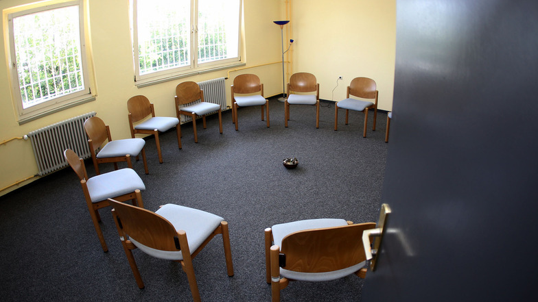 Die Suchttherapie-Station in der JVA Zeithain, hier im Jahr 2014 fotografiert, gilt sachsenweit als Vorzeigeobjekt der Anstalt. Doch zuletzt blieben die Stühle laut Aussagen einiger Insassen häufiger leer. Grund dafür soll ein Personalmangel sein.