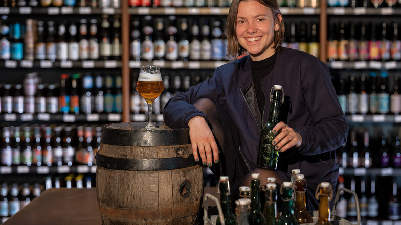 Barbara Staudenmaier arbeitet seit 2013 im „Hopfenkult“- Laden in der Dresdner Neustadt. Aufgestiegen ist Staudenmaier Mitte 2018. Seitdem hat sie die Funktion des „Store-Managers“ inne und ist damit verantwortlich für Personal, Verkostungen und Bier-Nach