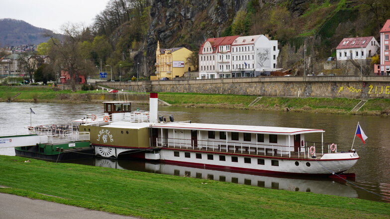 Der Dampfer „Elbe-Labe“ am Smetana-Ufer in Decín (Tetschen).