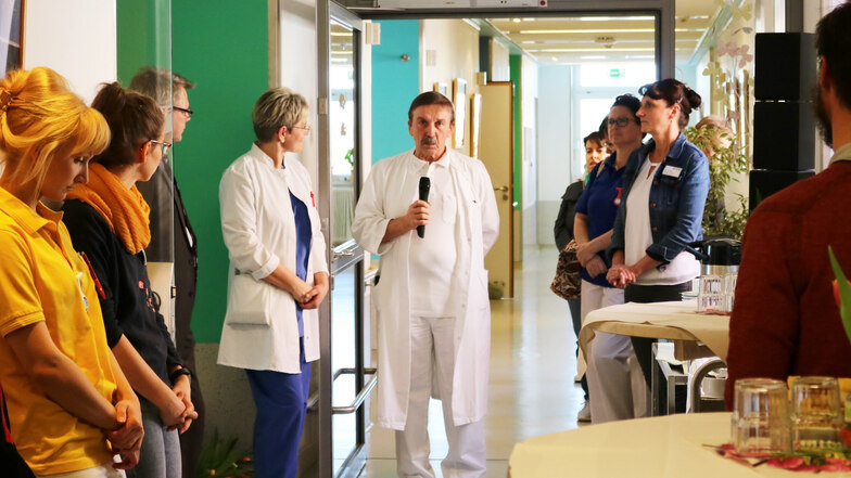 Dr. Franz Eiselt, der Ärztliche Direktor des Krankenhauses, dankte den Mitarbeitern der Palliativstation für ihr hohes Engagement bei der Versorgung der Patienten.