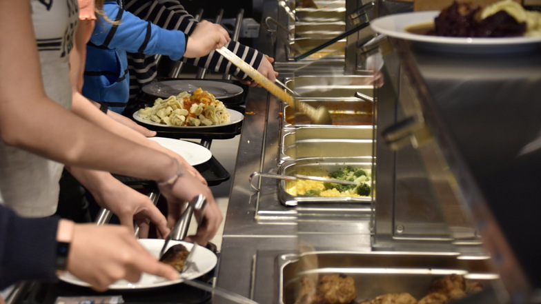 Die Preise für eine warme Mahlzeit an den Schulen sind stark gestiegen.