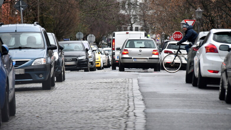 Mehr Parkplätze, weniger Busse: CDU-Dresden fordert Nachbesserungen an der Augsburger Straße