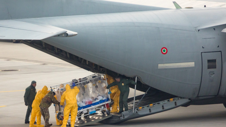 Ende März landete unter anderem dieser Militärtransporter mit zwei italienischen Corona-Patienten in Klotzsche.