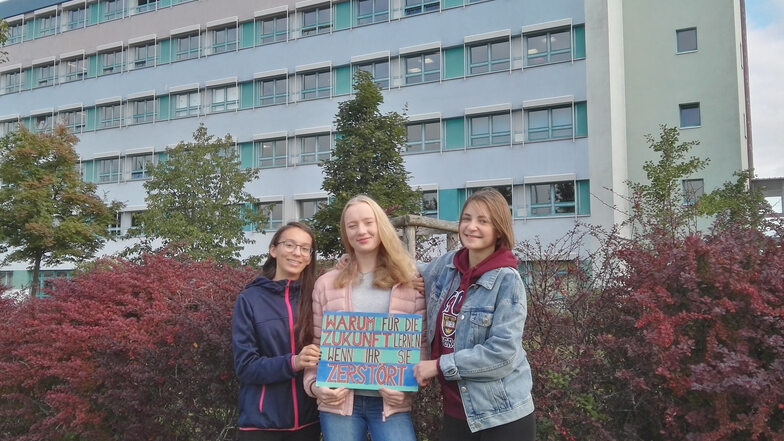 Paula Mehlhose, Chantal Janke und Vera Frenzel waren mit bei der Klimaschutz-Demo am Freitag in Dresden. Ihre Hoffnungen haben sich erfüllt, sagen sie.