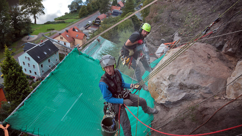Gefahr durch Felssturz: Sicherungsarbeiten in Bad Schandau