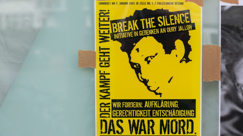 Knapp 17 Jahre nach dem Tod des Asylbewerbers Oury Jalloh in einer Polizeizelle in Dessau will eine Initiative mit einem erneuten Brandtest und einem Film belegen, dass Jalloh angezündet wurde.