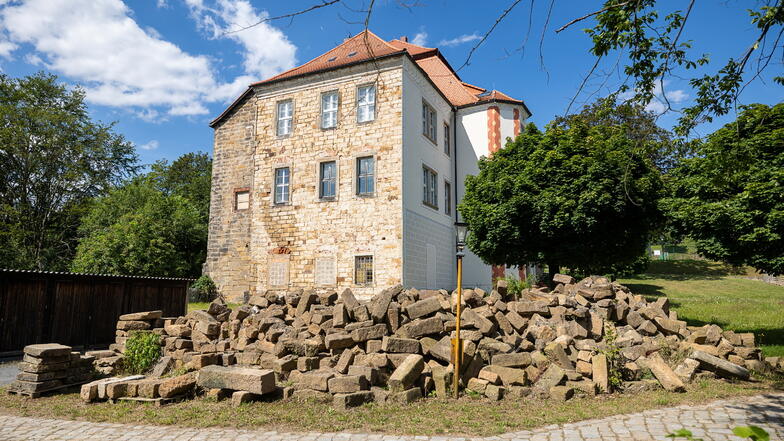 Struppener Schlossverein drängt auf weiteres Geld für die Fassade