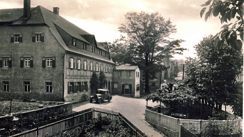 Diese alte Postkarte zeigt, was das Erbgericht in Seifersdorf für ein schmucker Gasthof war.