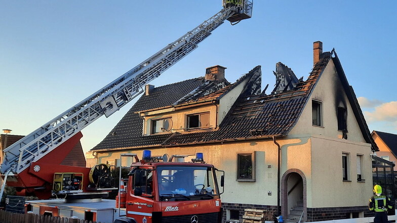 Mehrere Feuerwehren waren am 5. März nach Zeithain geeilt, um die Doppelhaushälfte der Familie Köhn zu löschen.