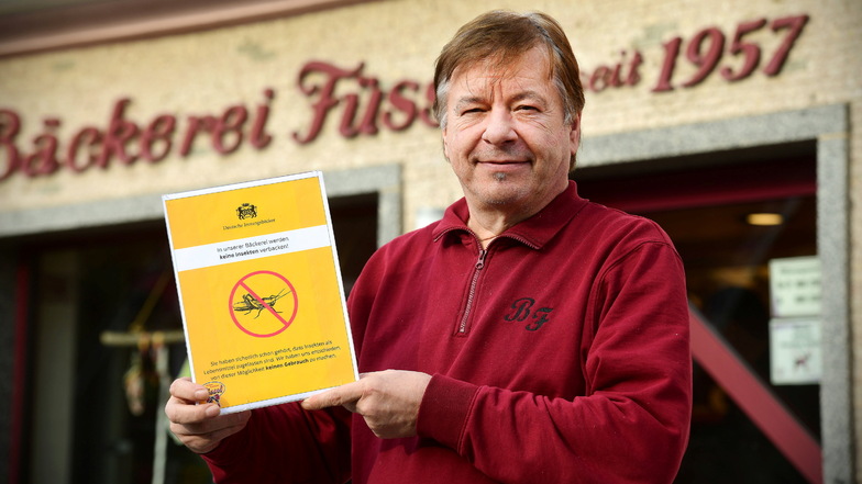 Der Neueibauer Bäckermeister Andreas Füssel hat das Plakat mit dem Slogan "In unserer Bäckerei werden keine Insekten verbacken!" in allen seinen Filialen aushängen lassen.