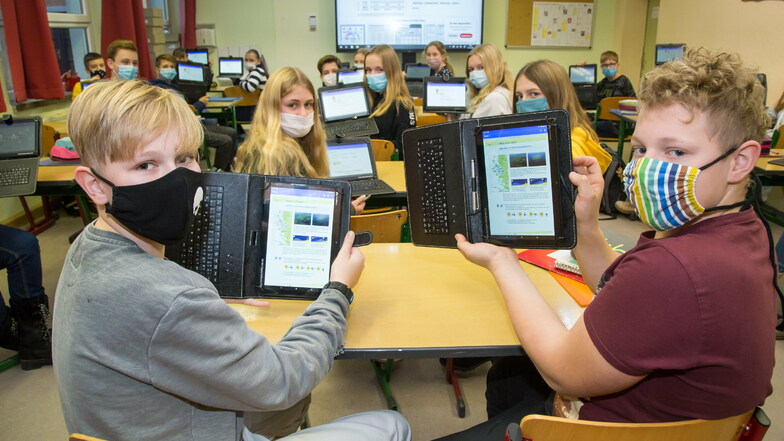 Die Klasse 7b ist die erste von vier Klassen in der Comeniusschule Mücka, die komplett mit persönlichen Tablets ausgestattet wurde.
