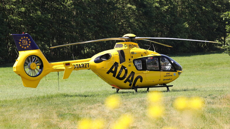 Ein Notarzt aus Senftenberg wurde per Hubschrauber an die Unfallstelle geflogen.