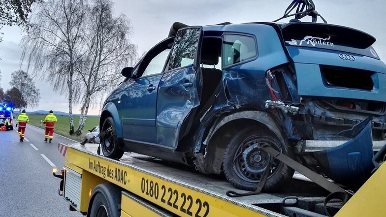 Totalschaden: Der Audi musste nach dem Unfall abgeschleppt werden.