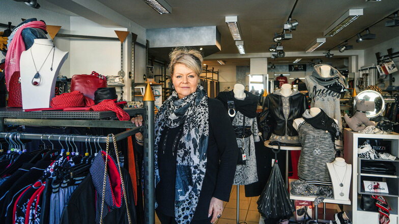 Sybille Mickan von der gleichnamigen Bautzener Modeboutique muss ihre Corona-Hilfen zurückzahlen. Auch andere Händler und Gastronomen berichten von Problemen.