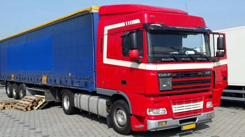 Diesen Laster aus Holland stoppten Beamte der Gemeinsamen Fahndungsgrußße am Mittwochvormittag nahe Bautzen. Das anscheinend leere Fahrzeug war auf der Autobahn in Richtung Polen unterwegs.