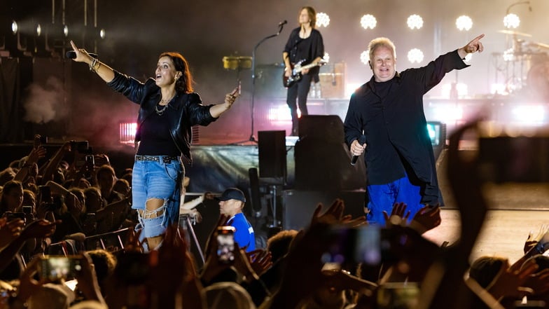 Prominenter Überraschungsgast beim Silbermond-Konzert am Dresdner Elbufer