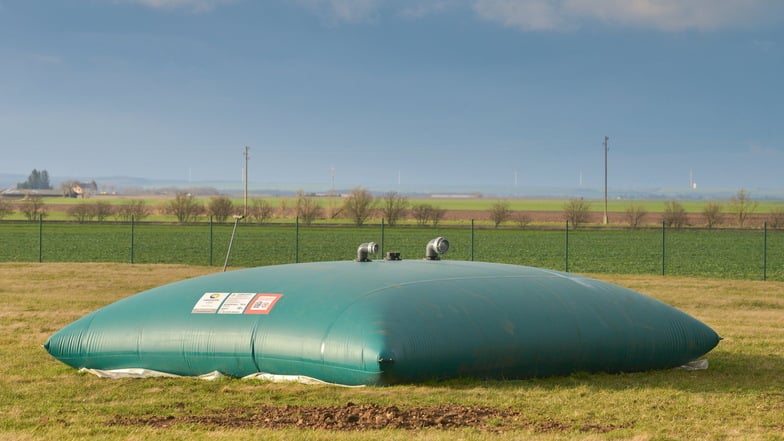 Die faltbaren Löschwasserzisternen sehen aus wie große Hüpfkissen. Im Notfall sorgen sie für das erste Löschwasser bei einem Brand, bald auch in Rammenau.