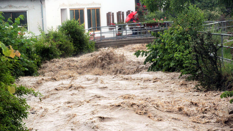 Hochwasser in Süddeutschland: Scholz vor Ort - weitere Tote geborgen