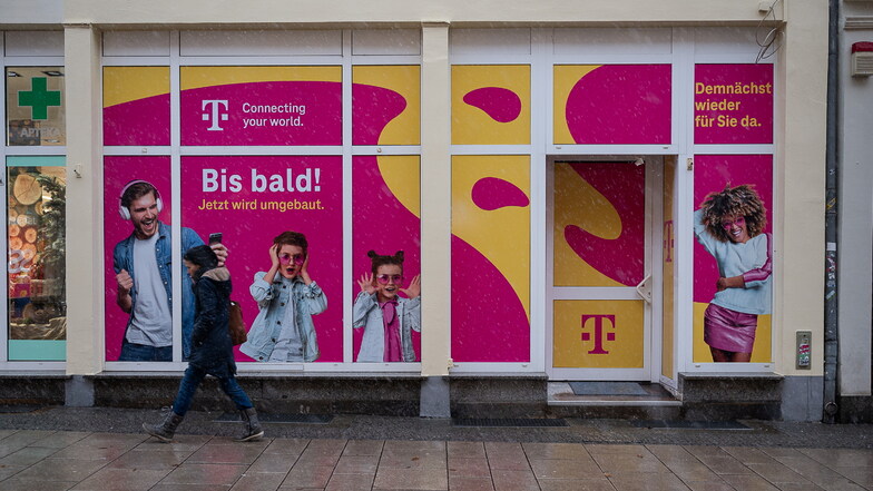 Im ehemaligen Modegeschäft auf der Berliner Straße eröffnet bald dieser neue Telekom-Shop. Die Eröffnung ist für Februar geplant.