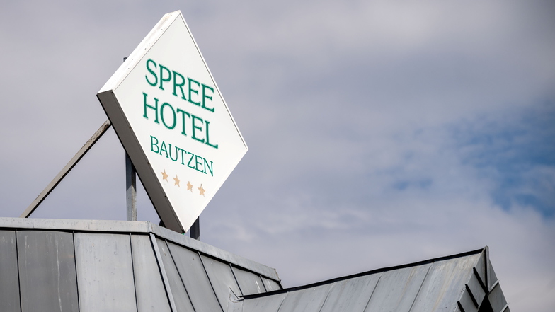 Das Bautzener Spreehotel bleibt derzeit im Landkreis Bautzen die zentrale Aufnahmestelle für Asylsuchende. Die Einrichtung eines neuen Heims in Hoyerswerda hat der Kreistag jetzt abgelehnt.