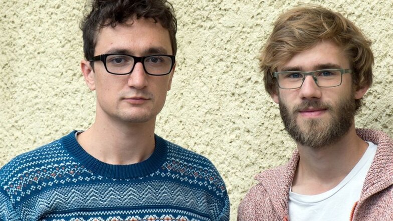 Die Aktivisten vom „Straßengezwitscher“, Johannes Filous (l) und Alexej Hock.