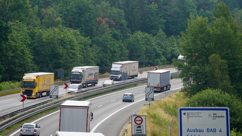 Auf der A4 in Richtung Görlitz zwischen den Anschlussstellen Uhyst und Salzenforst gibt es ab nächster Woche neue Sperrungen.