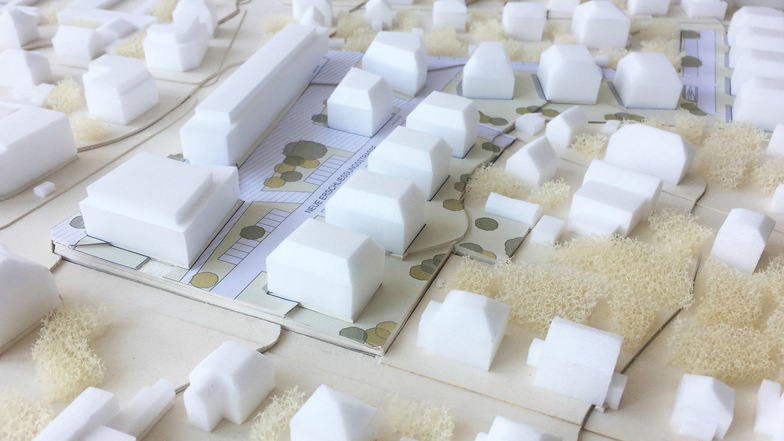 Auf dem Modell ist zu sehen, wo die neuen dreigeschossigen Mehrfamilienhäuser gebaut werden sollen. Insgesamt sind 200 Wohnungen geplant.