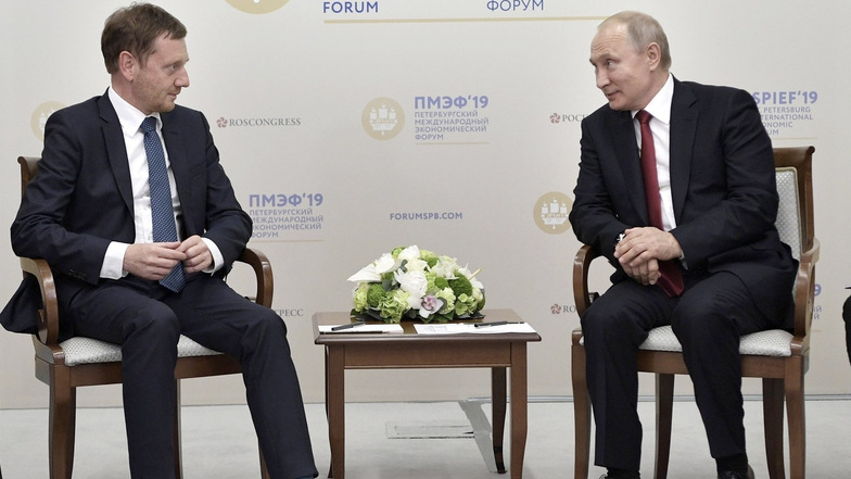 Wladimir Putin und Sachsens Ministerpräsident Michael Kretschmer (CDU) beim Internationalen Wirtschaftsforum in St. Petersburg.