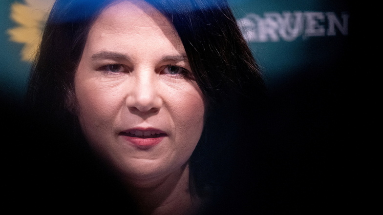 Grünen-Kanzlerkandidatin Annalena Baerbock hat dem Bundestags Sonderzahlungen von mehr als 25.000 Euro nachgemeldet, die sie in den vergangenen Jahren als Bundesvorsitzende von ihrer eigenen Partei bekommen hat.