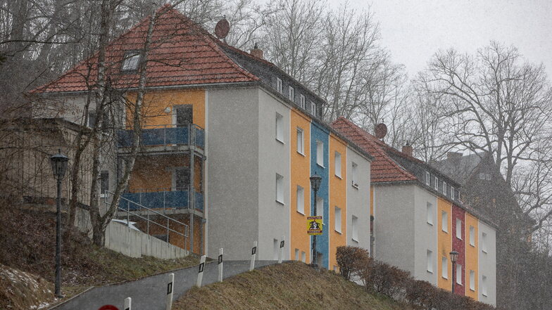 Im Umfeld der Glashütter Feldstraße, zu der diese beiden Mehrfamilienhäuser gehören, kam es am Dienstag zu einer Auseinandersetzung, bei der ein Mann verletzt wurde..