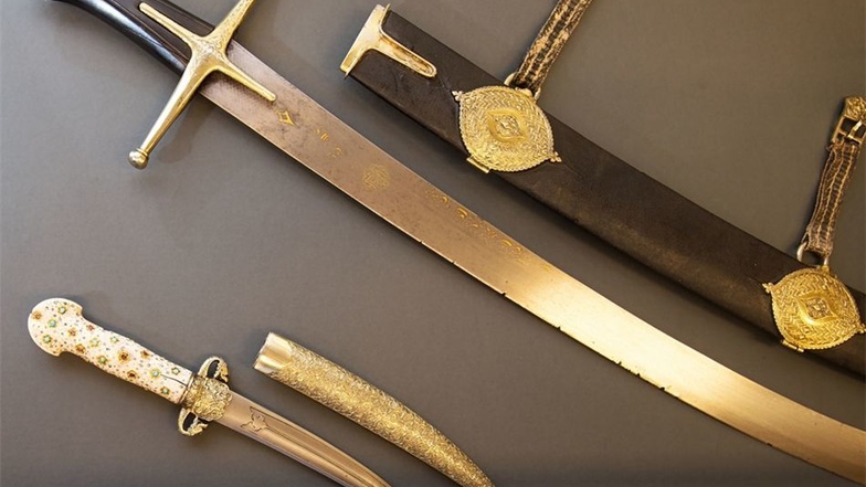 Typische Waffen im 17. Jahrhundert. Die Säbel sind eine Leihgabe der Kunstsammlungen Dresden.