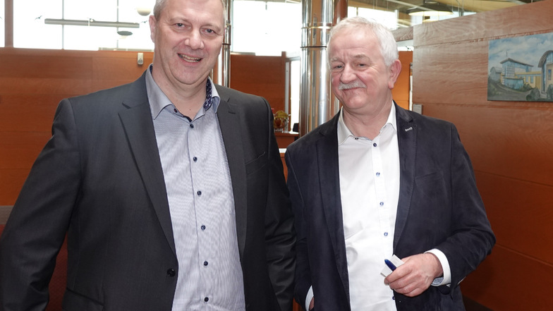 Der Alte und der Neue: Uwe Sippach (l.) übernimmt jetzt die Verantwortung für das Tagesgeschäft bei SPS. Firmengründer Peter Schiekel bleibt Geschäftsführender Gesellschafter.