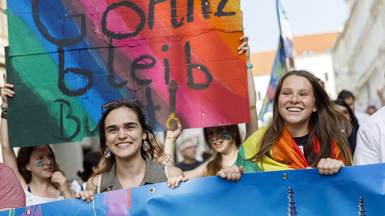 Viele junge Gesichter prägten die Demo "Görlitz bleibt bunt" am Freitagabend.