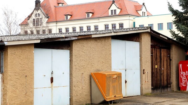 Die Baracke zwischen Schliebenschule und Jugendhaus Villa wird abgerissen.