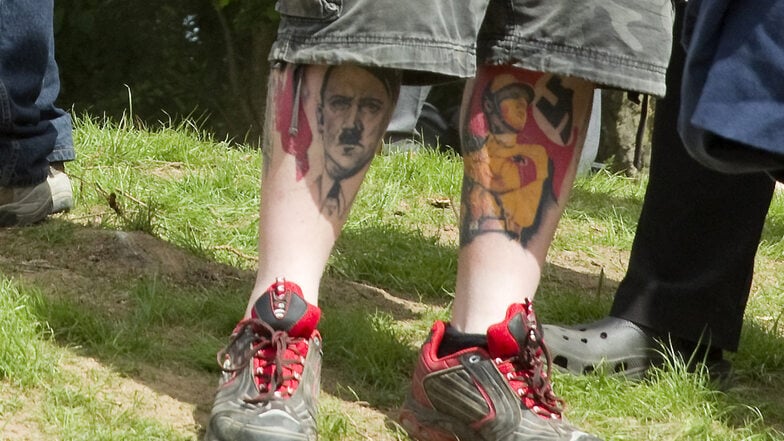 Neonazis zeigen ihre Einstellung oft mit verbotenen Symbolen. Um diese Tattoos ging es im Zittauer Gericht allerdings nicht.