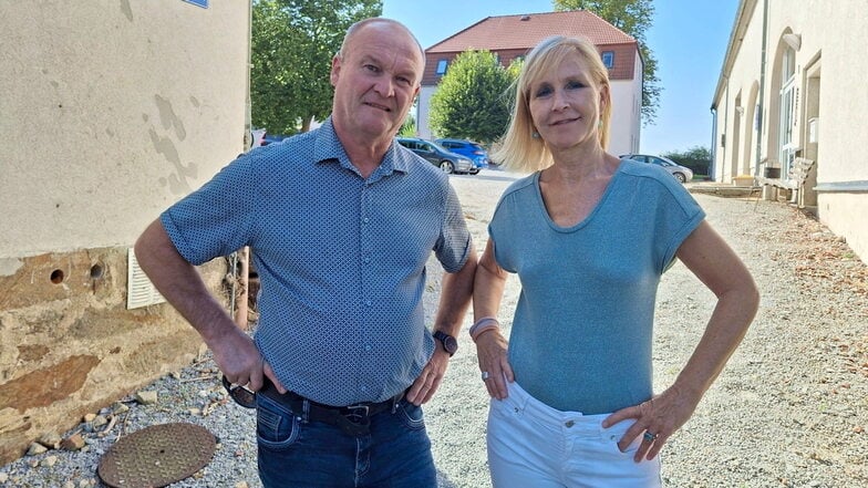 Eigentümerin Kathrin Cuomo-Sachsse hat im vergangenen Jahr in die Erneuerung der Heizungsanlage auf dem Vierseithof in Canitz-Christina investiert. Verwalter James Hemmings unterstützte sie dabei tatkräftig.