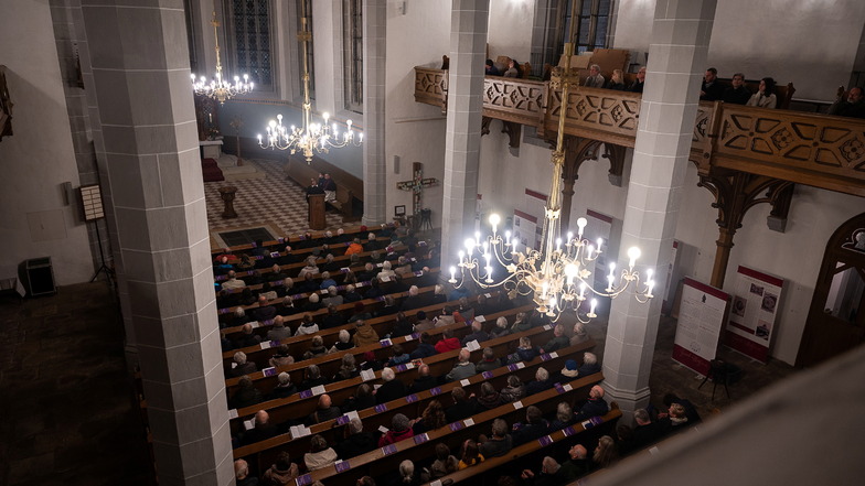 Die Plätze in der Frauenkirche Görlitz reichten diesmal kaum bei der ökumenischen Andacht anlässlich des Gedenkens an die Opfer der Novemberpogrome des Jahres 1938 und den Fall der Mauer 1989.