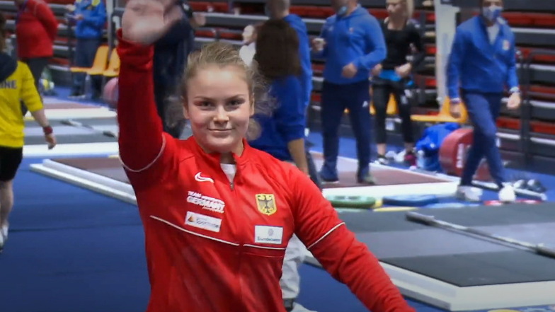 Die Aufnahme zeigt Vicky Schlittig bestens gelaunt bei der Junioren-EM in Finnland. Kurz darauf bricht ihre Welt zusammen.