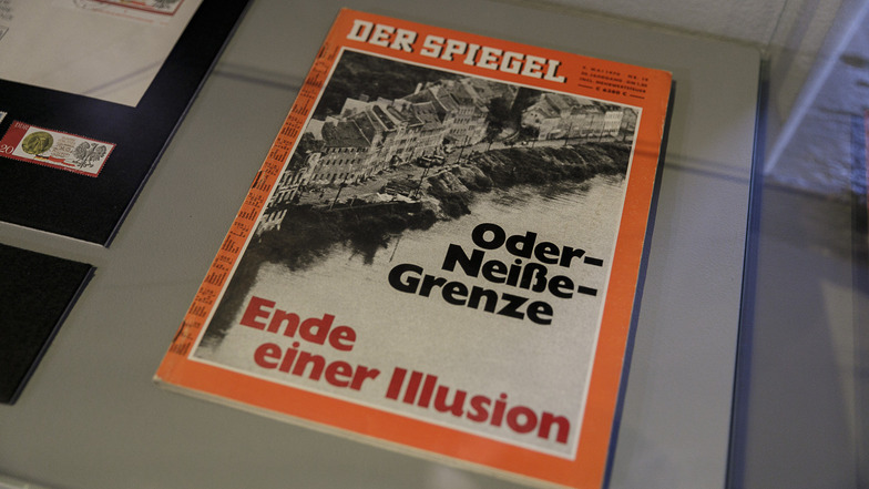 Und auch das ist in der Ausstellung zu sehen: Das Hamburger Magazin "Spiegel" widmete der Oder-Neiße-Grenze eine Titelgeschichte.