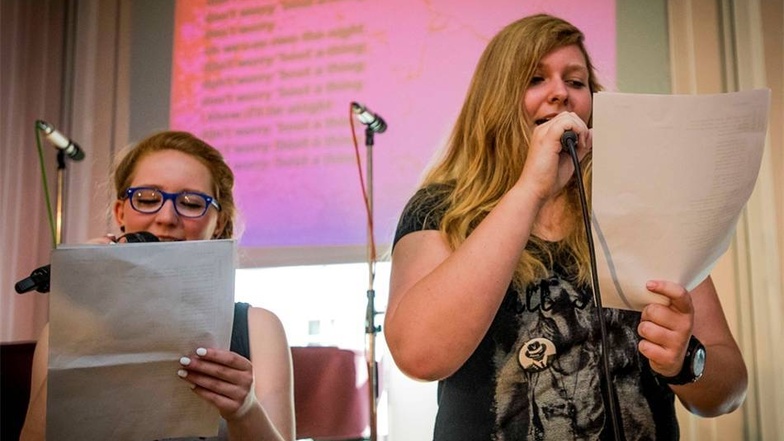 Das "Ten Sing Sachsen School Project“ vereint derzeit musikbegeisterte junge Leute aus der Region. Mit dabei sind 22 Kamenzer Oberschüler, die dafür vom Unterricht freigestellt wurden, sowie ältere Ten Singer aus ganz Sachsen, die in der Lessingstadt Erfahrungen und Tipps weitergeben wollen.