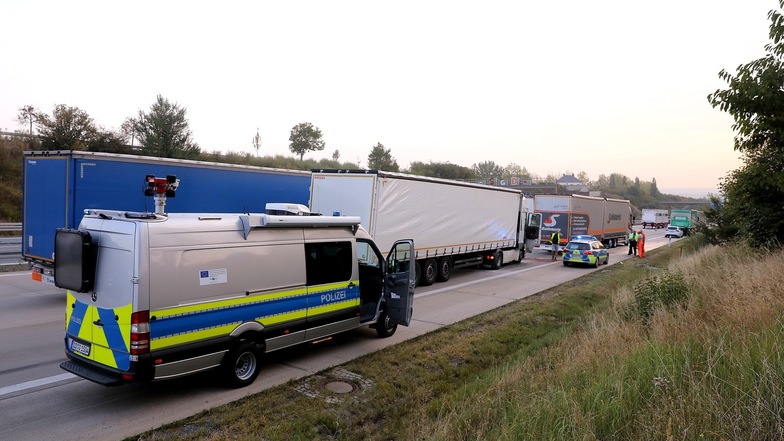 Auf der A4 hat sich am Freitagmorgen ein Unfall mit vier beteiligten Lkw ereignet.