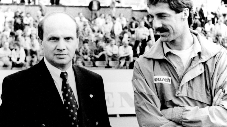 Der damalige Dynamo-Präsident Wolf-Rüdiger Ziegenbalg (links) und .Trainer Helmut Schulte. Zu Schulte hält Gütschow nach wie vor Kontakt.