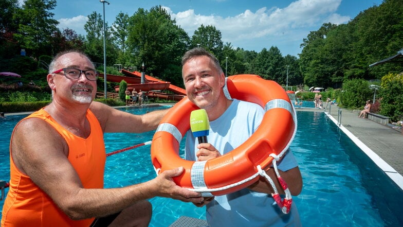 MDR-Sachsen-Morgenmoderator Silvio Zschage war am Donnerstag im Roßweiner Freibad Wolfstal zu Gast.