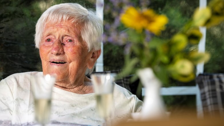 Die 101-jährige Gertrud Preuss aus Blochwitz durfte ihr besonderes Jubiläum am Dienstag bei guter Gesundheit und im Kreise ihrer lieben Familie feiern.