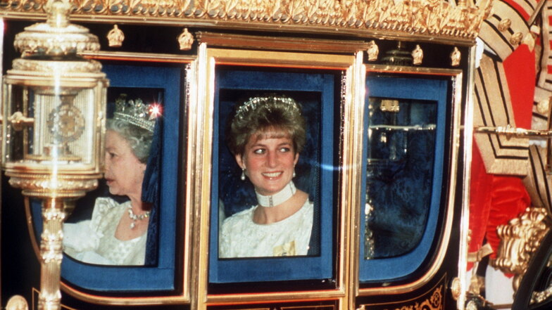 Die Prinzessin der Herzen: Princess Diana und die Queen, das war kein Team. Als die Ex-Schwiegertochter 1997 bei einem Autounfall starb, tat sich Elisabeth anfangs schwer mit der Trauer.