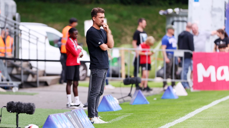 Steht zum ersten Mal bei einem Pflichtspiel als Dynamo-Coach an der Seitenlinie: Cheftrainer Thomas Stamm.