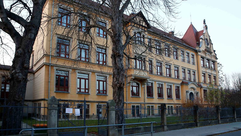Wie an der Oberschule Radebeul-Mitte werden in diesem Monat die Schulanmeldungen auch an der Oberschule Kötzschenbroda sowie an den beiden Gymnasien Luisenstift und Lößnitzgymnasium angenommen.