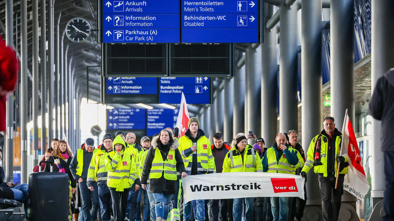 Warnstreik legt Flughäfen Leipzig/Halle und Dresden lahm